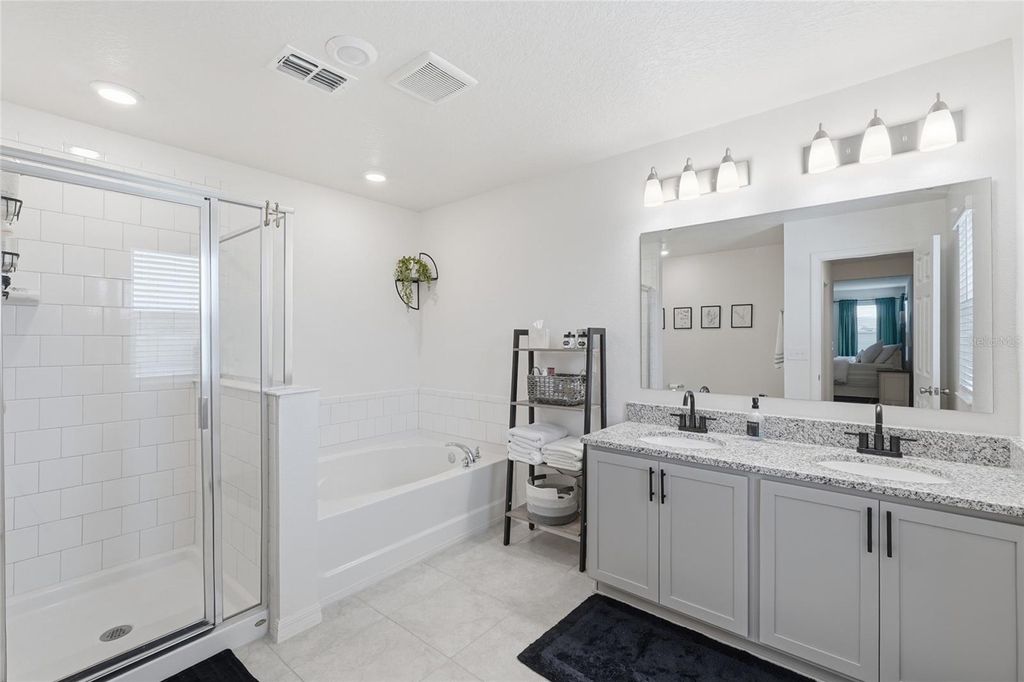 Image 40 of property listing at 1185 AUGUSTUS DRIVE, Davenport, FL 33896