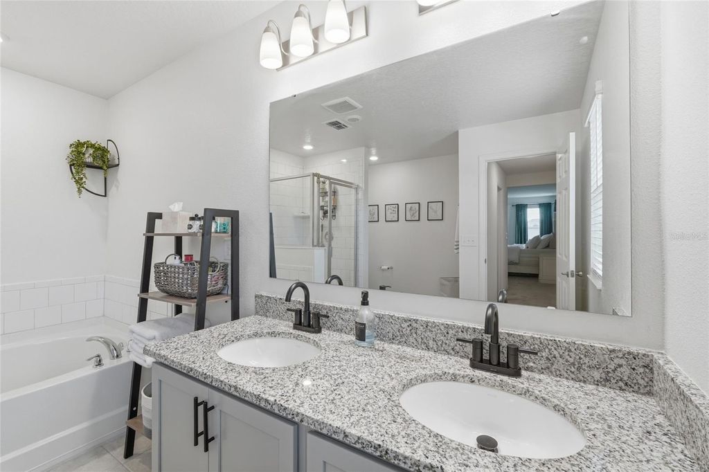 Image 41 of property listing at 1185 AUGUSTUS DRIVE, Davenport, FL 33896