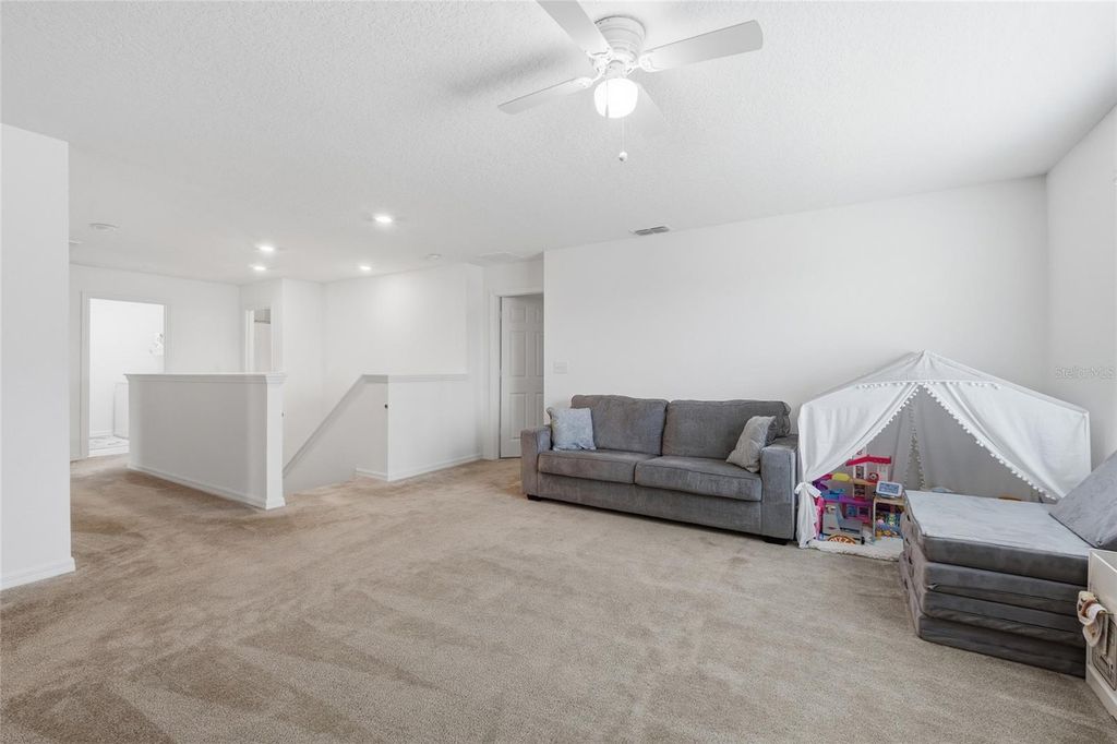 Image 42 of property listing at 1185 AUGUSTUS DRIVE, Davenport, FL 33896