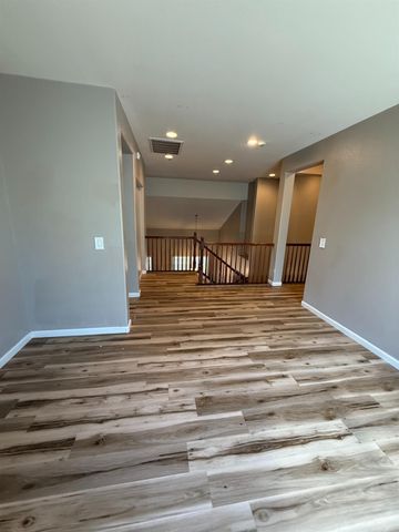 1001 La Paloma St, Turlock, CA 95382