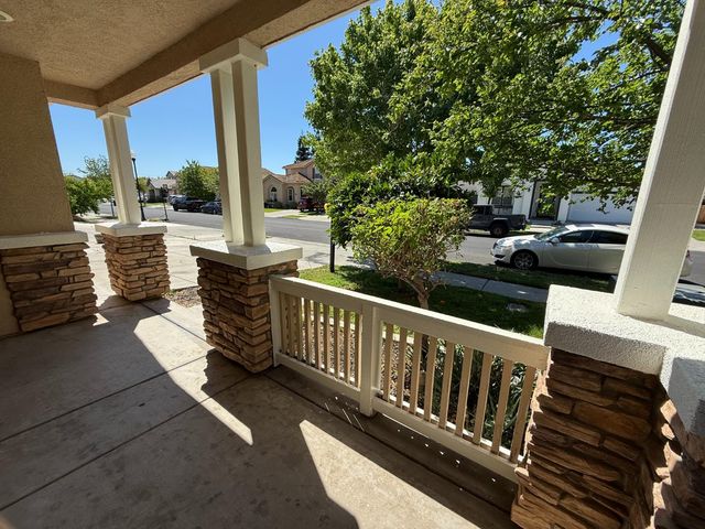 1001 La Paloma St, Turlock, CA 95382