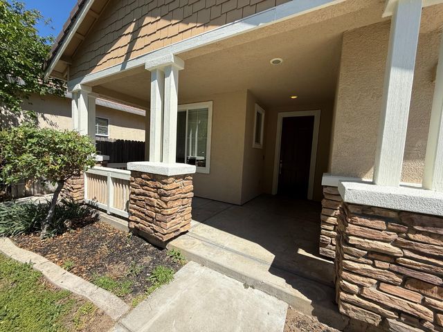 1001 La Paloma St, Turlock, CA 95382