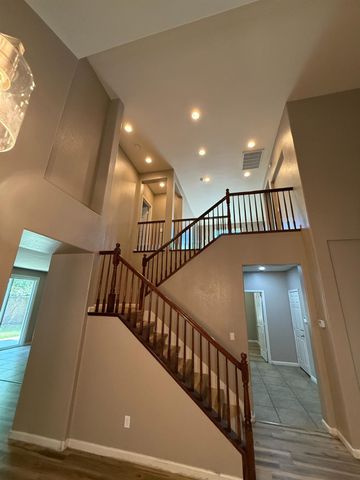 1001 La Paloma St, Turlock, CA 95382