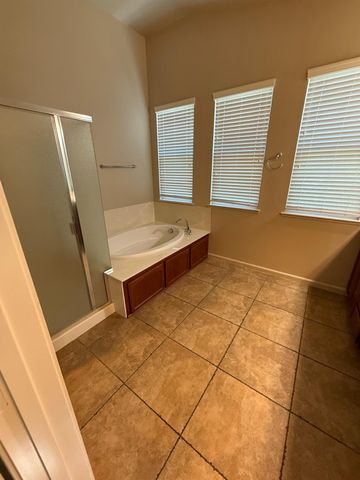 1001 La Paloma St, Turlock, CA 95382