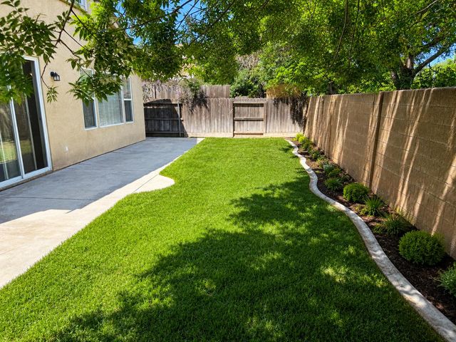 1001 La Paloma St, Turlock, CA 95382