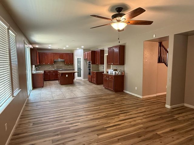 1001 La Paloma St, Turlock, CA 95382