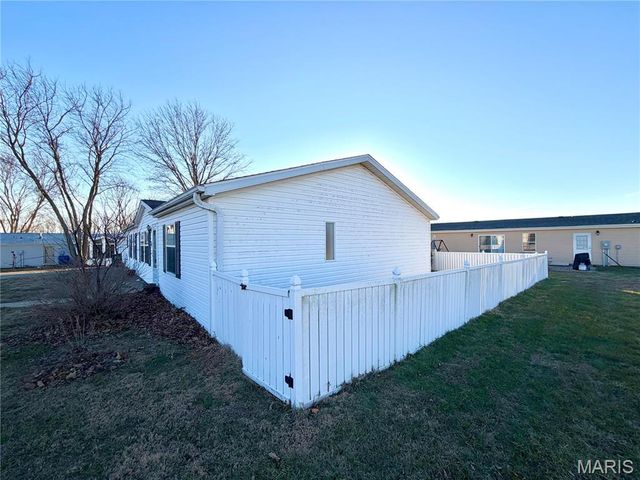 11274 Branding Stone Drive, Lebanon, IL 62254