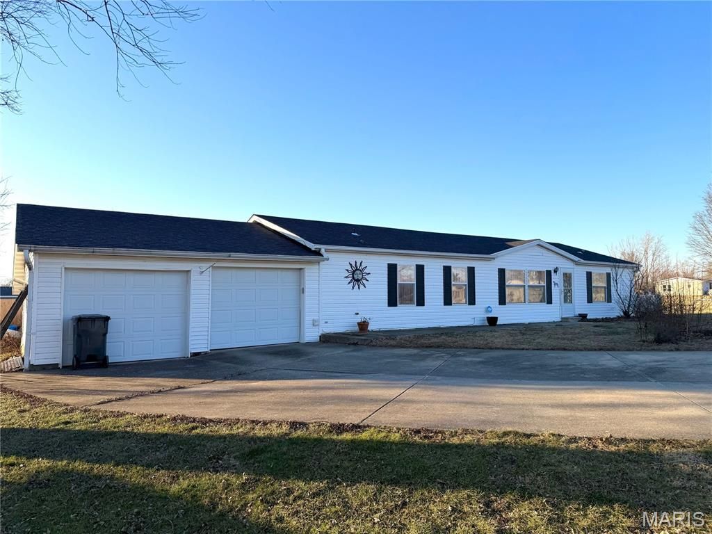 11274 Branding Stone Drive, Lebanon, IL 62254