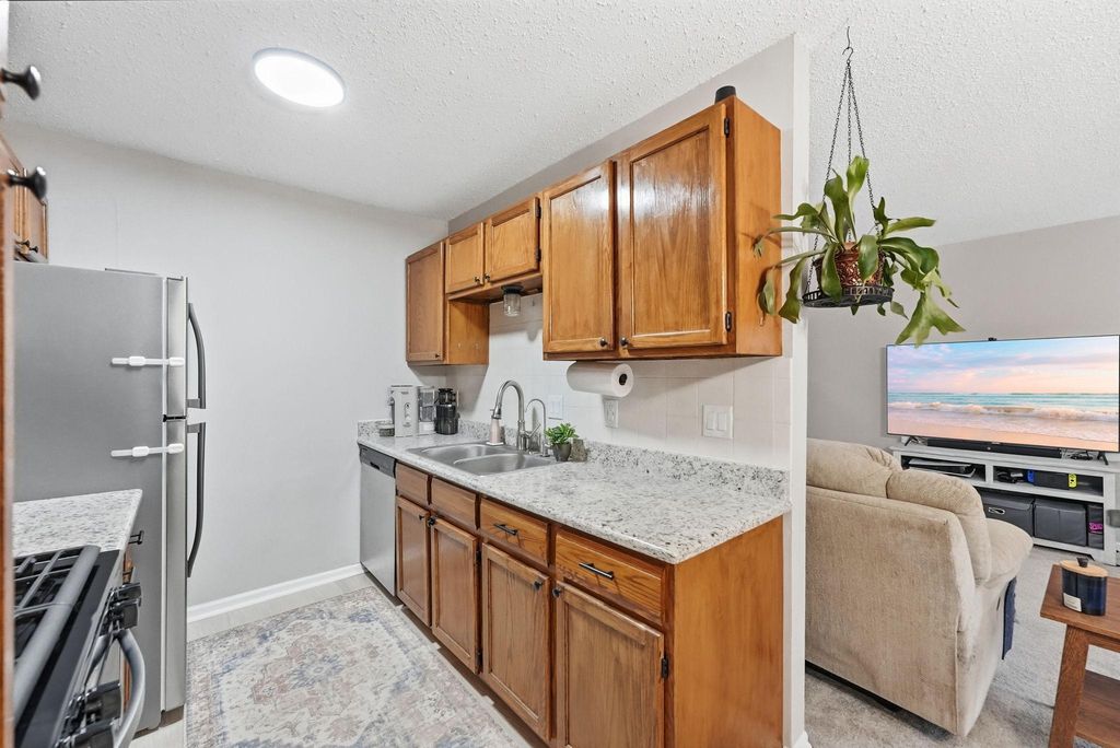 1646 City View Drive 19, Eagan, MN 55121 — photo 4