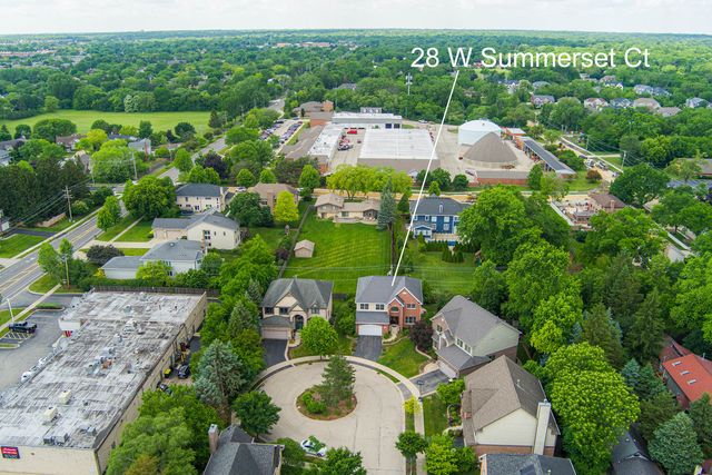 28 W Summerset Court, Palatine, IL 60067