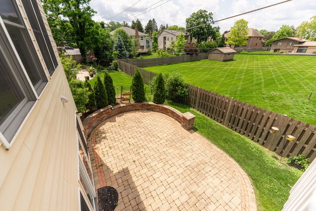 28 W Summerset Court, Palatine, IL 60067