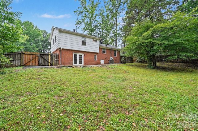 6601 Lynfield Drive, Charlotte, NC 28212