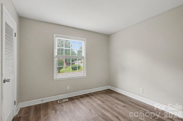 6601 Lynfield Drive, Charlotte, NC 28212