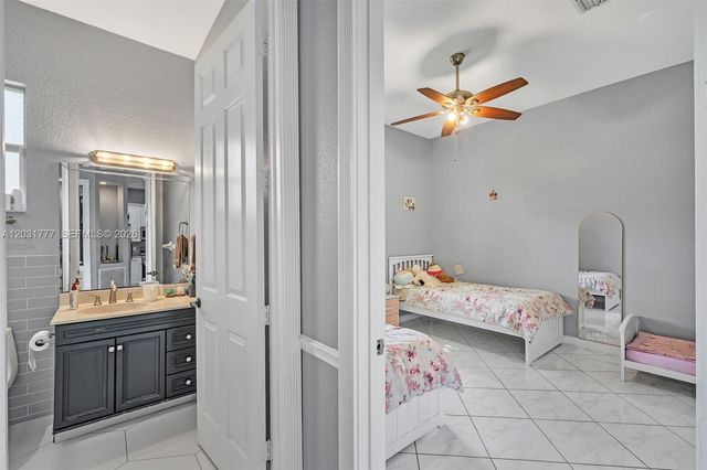 8908 NW 40th St, Coral Springs, FL 33065