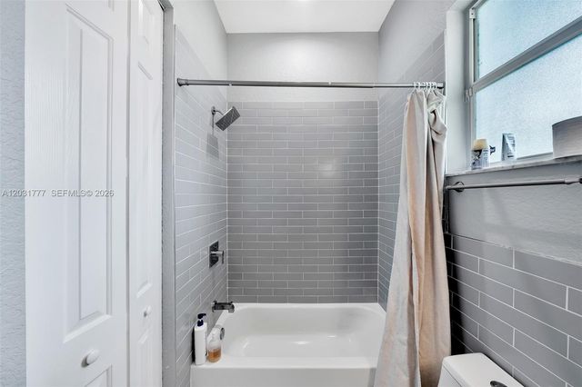 8908 NW 40th St, Coral Springs, FL 33065