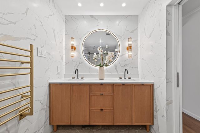 426 W Gaywood Drive, Houston, TX 77079