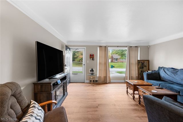 5234 Erwin Street, Maple Heights, OH 44137