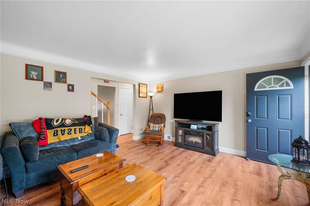 5234 Erwin Street, Maple Heights, OH 44137