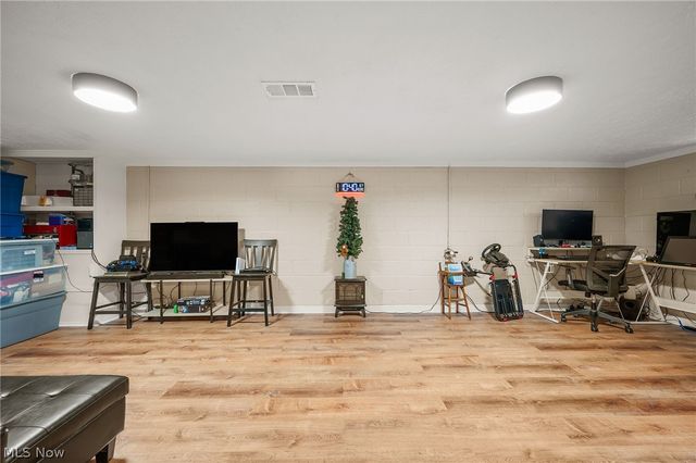 5234 Erwin Street, Maple Heights, OH 44137