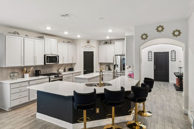 11208 Canyon Mine Drive, Aubrey, TX 76227