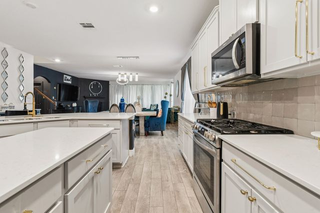 11208 Canyon Mine Drive, Aubrey, TX 76227