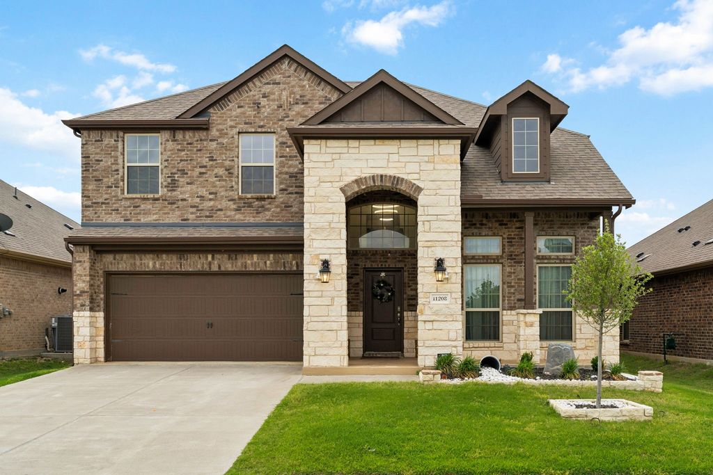11208 Canyon Mine Drive, Aubrey, TX 76227