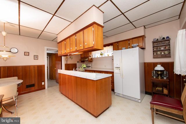 333 BROAD ST, Elmer, NJ 08318