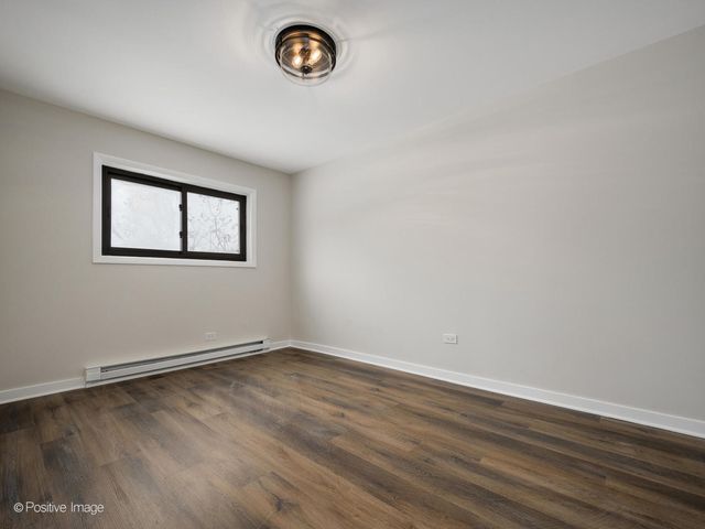 1S220 Holyoke Lane, Villa Park, IL 60181