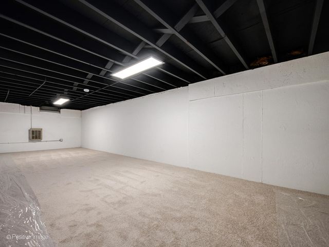 1S220 Holyoke Lane, Villa Park, IL 60181