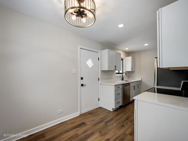 1S220 Holyoke Lane, Villa Park, IL 60181