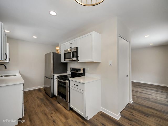 1S220 Holyoke Lane, Villa Park, IL 60181