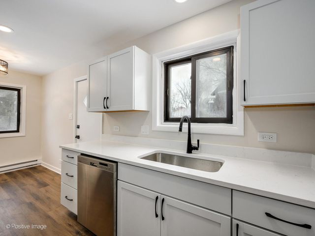 1S220 Holyoke Lane, Villa Park, IL 60181