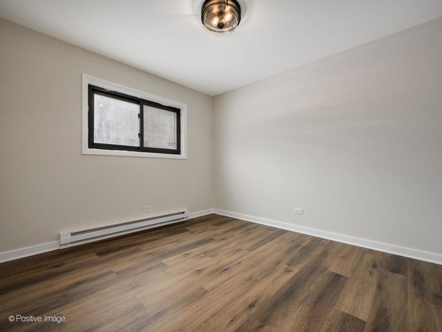 1S220 Holyoke Lane, Villa Park, IL 60181