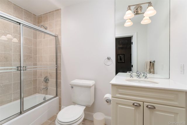 3 Bridies Path, Southampton, NY 11968