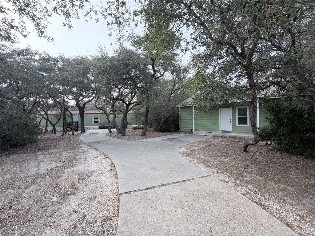 803 Hardee St, Rockport, TX 78382 — photo 2