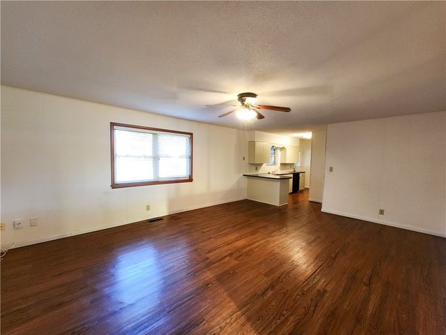 2006 S 16Th, Rogers, AR 72758