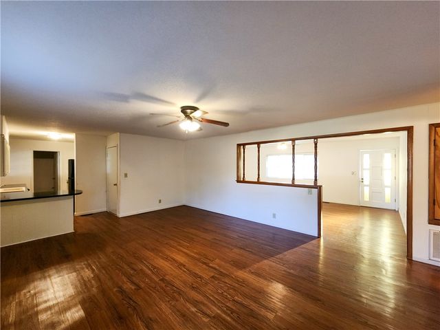 2006 S 16Th, Rogers, AR 72758