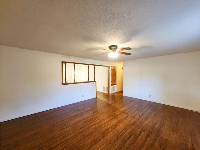 2006 S 16Th, Rogers, AR 72758