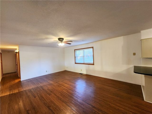 2006 S 16Th, Rogers, AR 72758