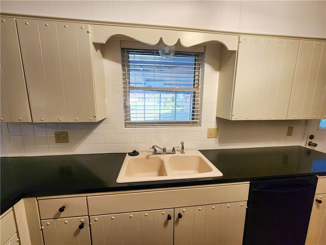 2006 S 16Th, Rogers, AR 72758