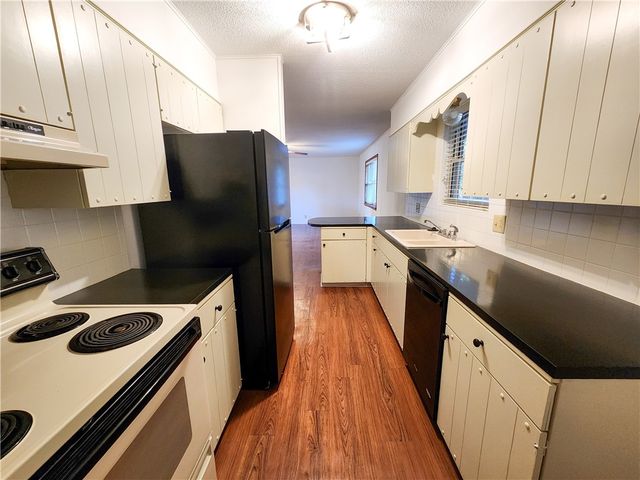 2006 S 16Th, Rogers, AR 72758