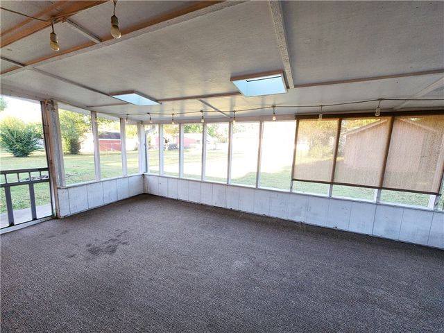 2006 S 16Th, Rogers, AR 72758