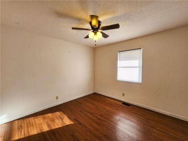 2006 S 16Th, Rogers, AR 72758