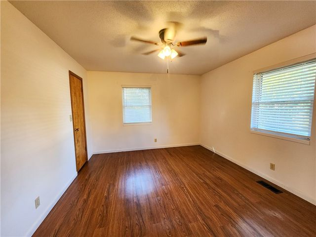 2006 S 16Th, Rogers, AR 72758