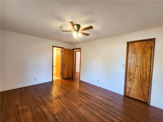 2006 S 16Th, Rogers, AR 72758