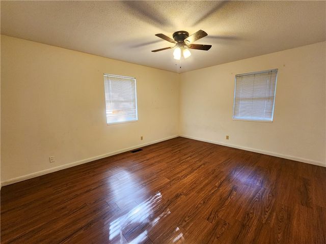 2006 S 16Th, Rogers, AR 72758