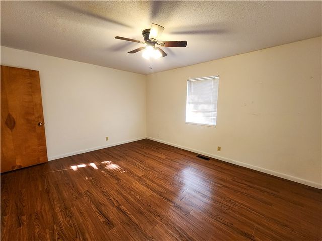 2006 S 16Th, Rogers, AR 72758