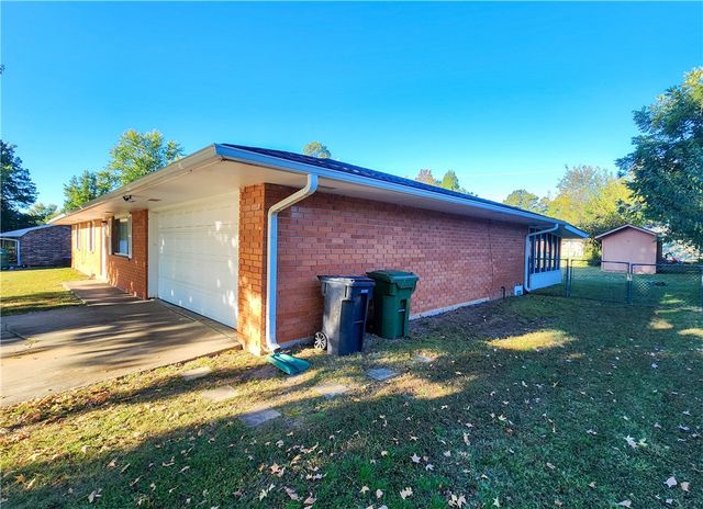 2006 S 16Th, Rogers, AR 72758