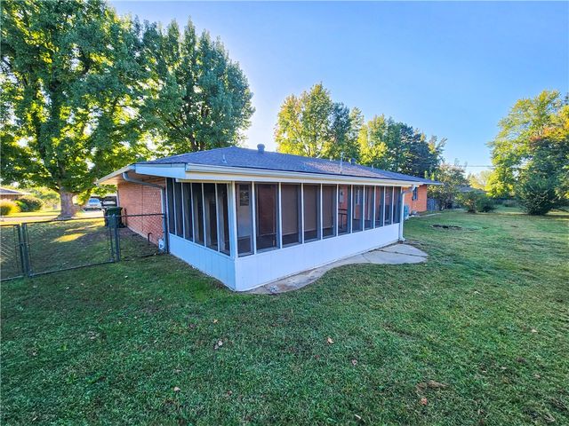 2006 S 16Th, Rogers, AR 72758