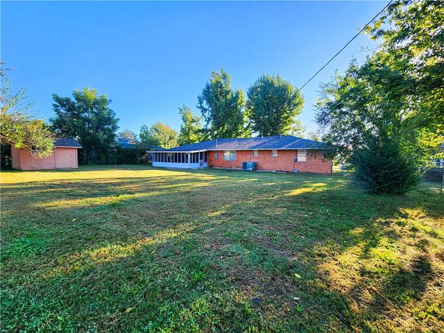 2006 S 16Th, Rogers, AR 72758